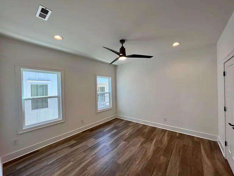 904 N Maple St — Photo 17