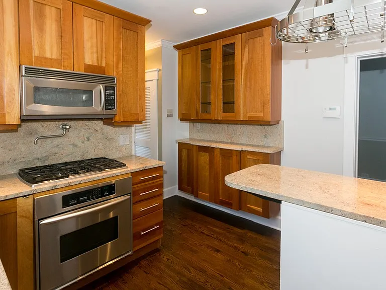 3614 N Bosworth Ave #R4 — Photo 4