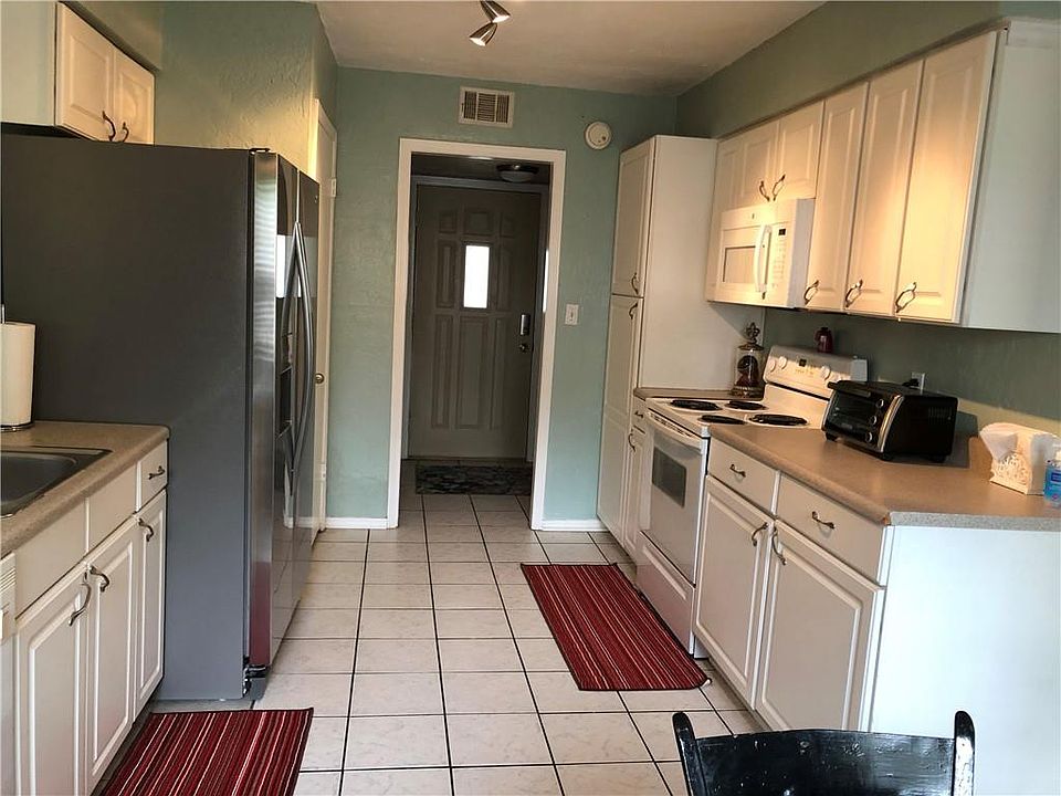 1st image of 1815 E Lindsey St APT 3