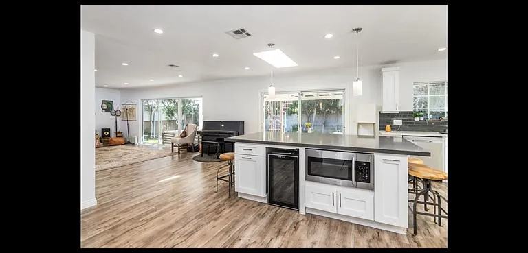 6624 Mammoth Ave — Photo 8