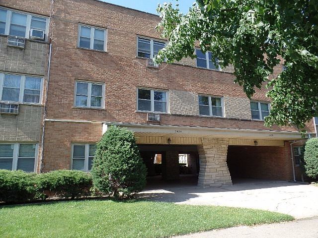 1st image of 2424 W Berwyn Ave