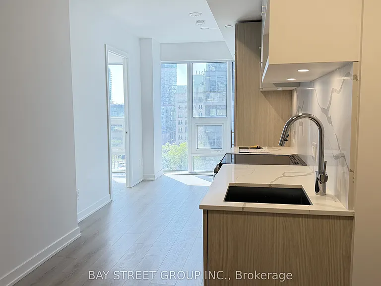 100 Queen St E #905 — Photo 8