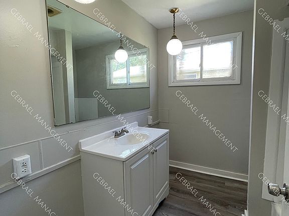 2nd image of 2536 Bellevue Ave