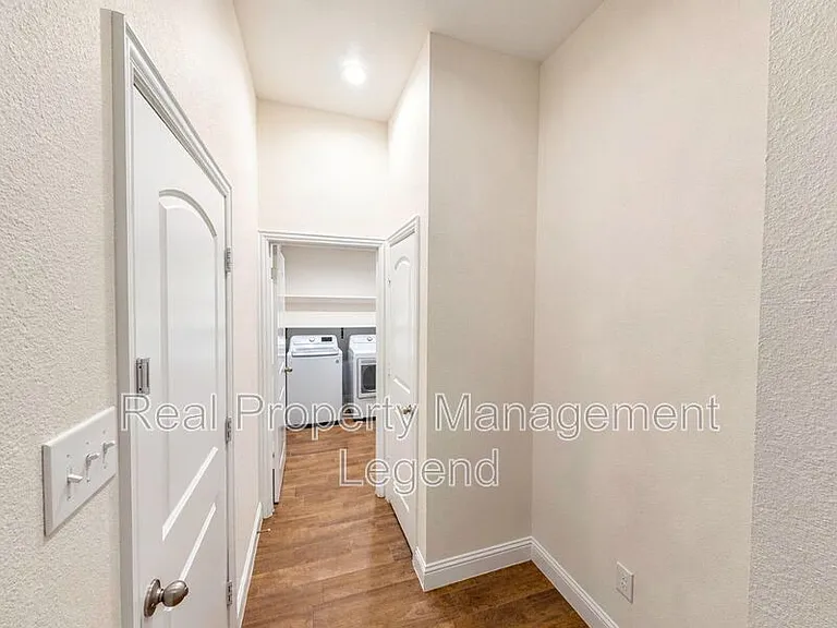 417 Cooper St — Photo 11