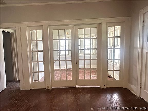 4th image of 809 W Moore St