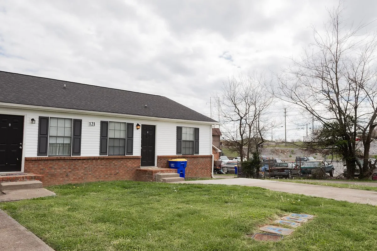 Building Photo - 121 Bennett Dr