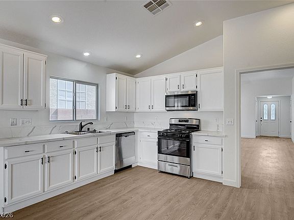 3rd image of 7568 Edgerton Dr