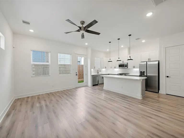 412 Neyland St #C — Photo 6