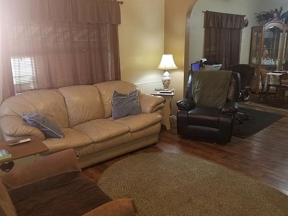 4th image of 209 W Ayer St