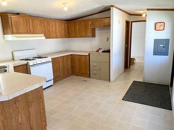 5th image of 205 E County Road 625 N