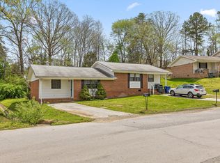 4706 Metro Park Ln, Hixson, TN 37343
