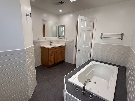 3rd image of 3848 Girard Ave #N-a
