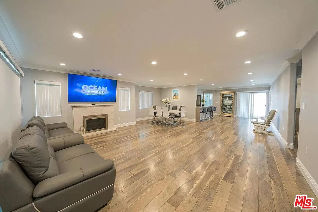 3 bed, 2.0 bath, 1576 sqft, $4,350 — Photo 4