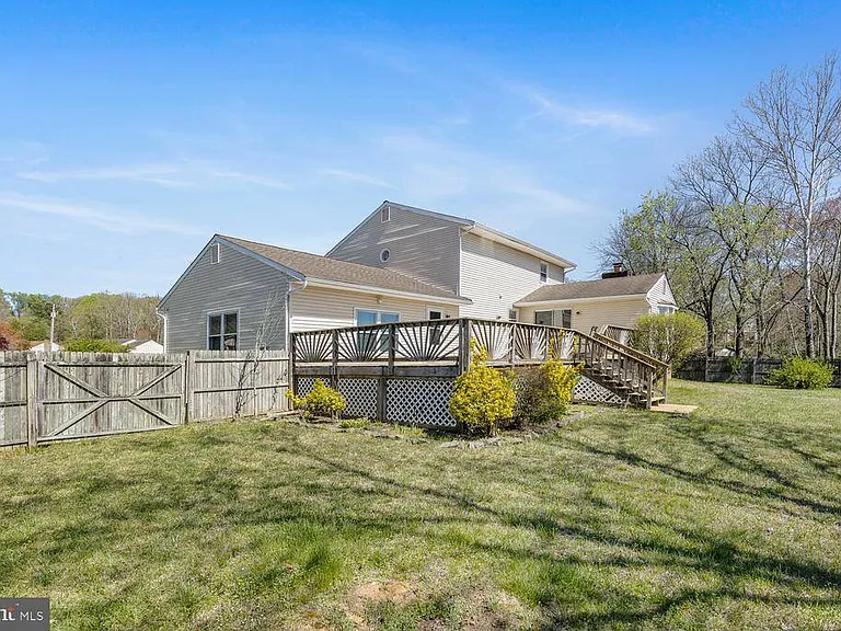 2037 Dewey Dr — Photo 19
