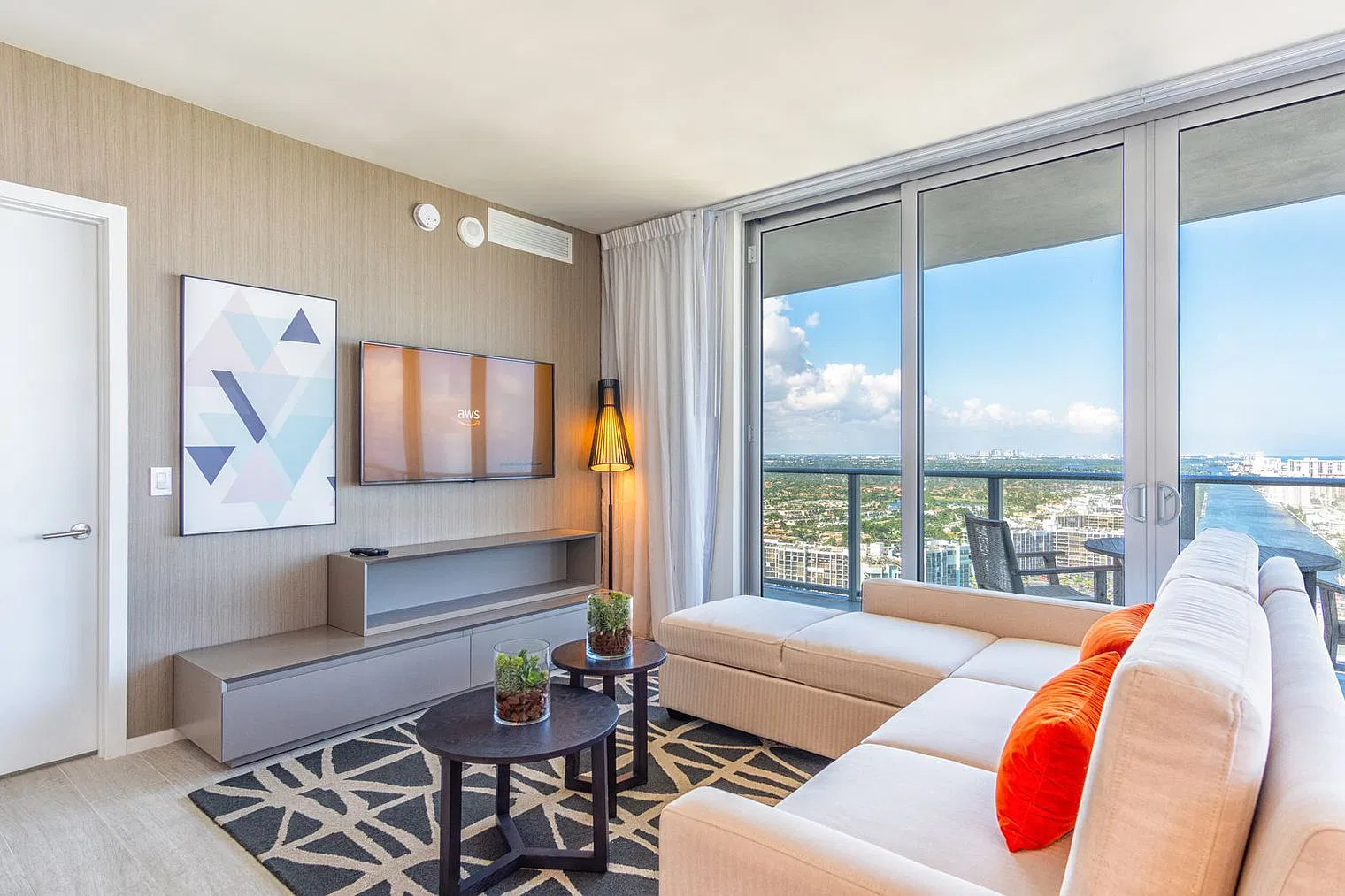 2 bed, 2.0 bath, 1227 sqft, $7,815 — Photo 4