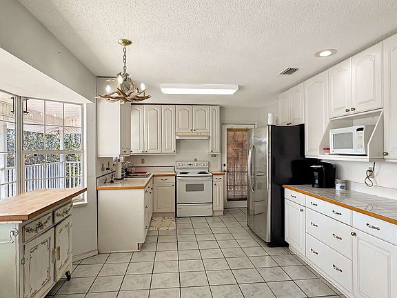 4th image of 3585 NW Bur Oak Pl