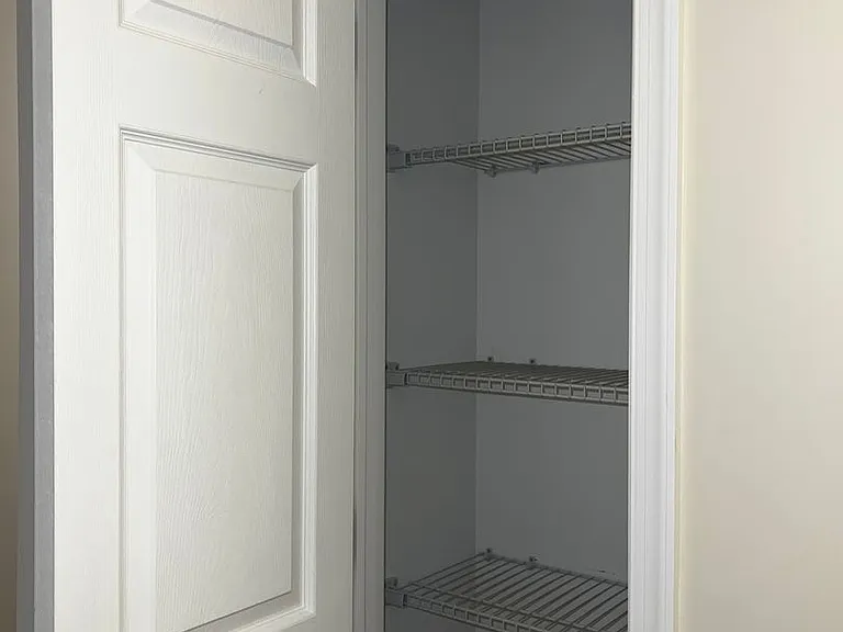 Maple Leaf Apartments — Photo 10