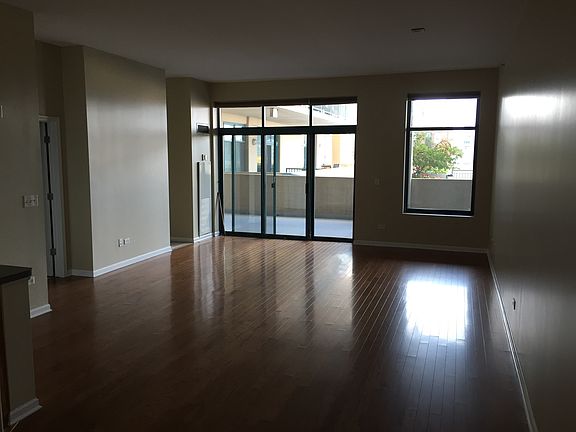 2nd image of 340 W Superior St APT 611