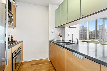 Rented by R New York