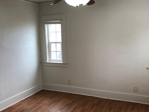 4th image of 210 Madrona St