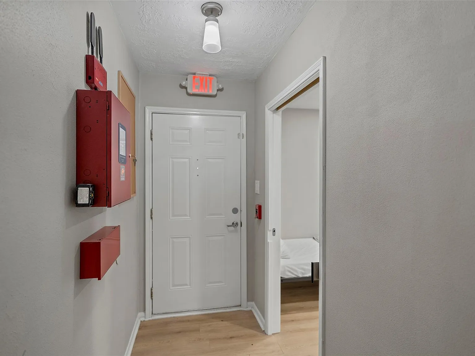 4 bed, 2.0 bath, 2166 sqft, $2,450 — Photo 4