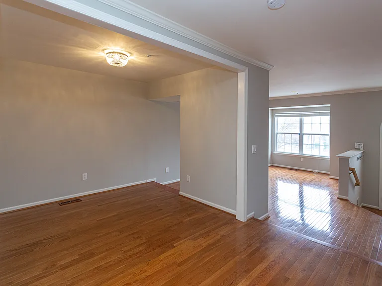 1807 Locust Grove Rd — Photo 9