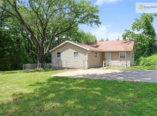9012 E 32nd St, Independence, MO 64052