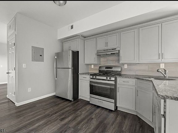 2nd image of 168 Sherman Ave #2L