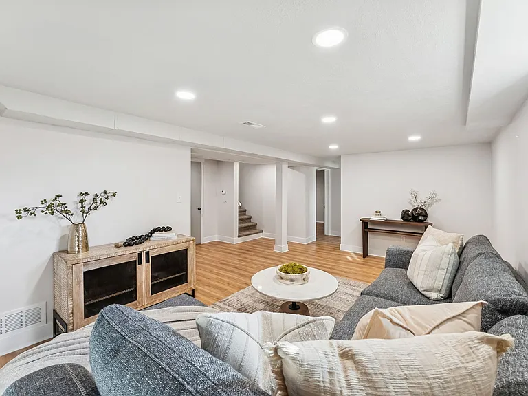 1023 E Millbert Ave — Photo 16