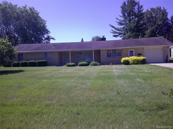 7776 Ash St, Birch Run, MI 48415