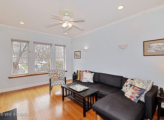 3rd image of 1228 W Argyle St APT 1W