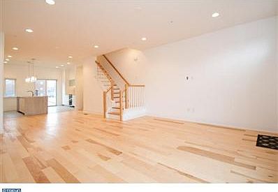 4th image of 1906 Geary St