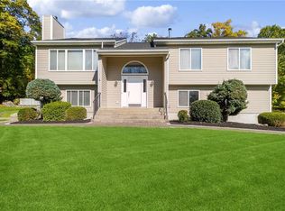 20 Partridge Ln, Putnam Valley, NY 10579