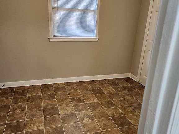 4th image of 2200 Rebecca St