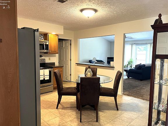3rd image of 403 Rivers Edge Dr