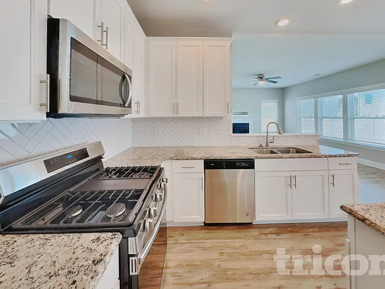 834 Lakemont Dr — Photo 6