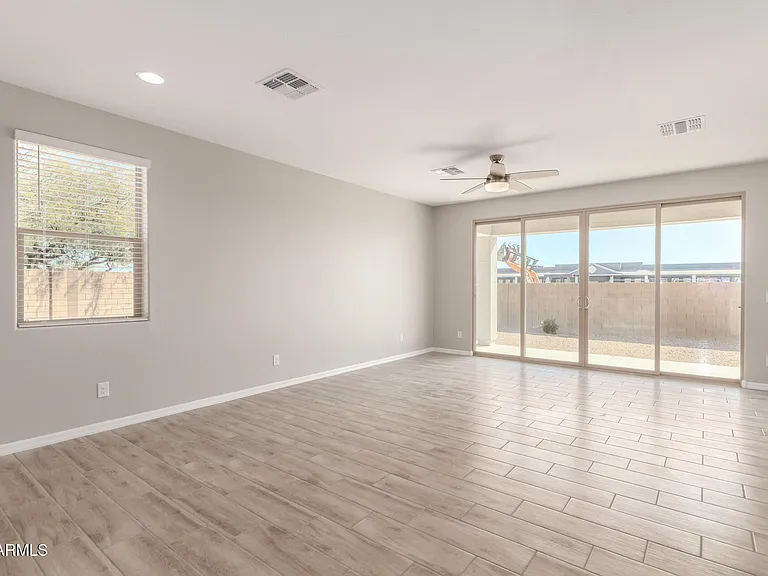 1275 E Jahns Dr — Photo 5