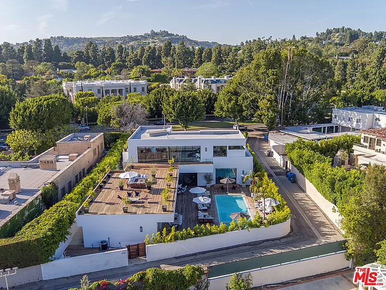 9570 Sunset Blvd — Photo 42