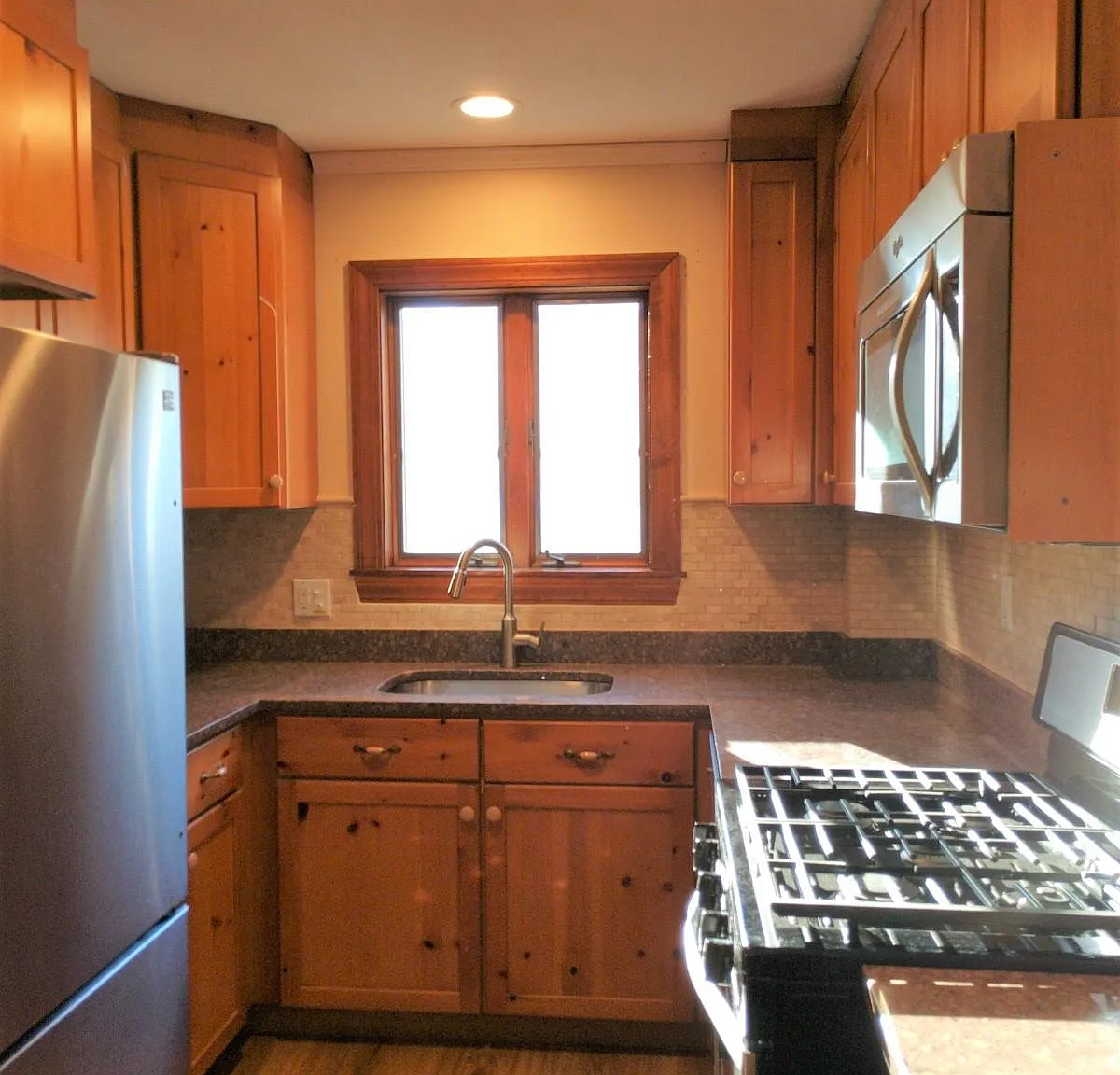3 bed, 1245 sqft, $3,350 — Photo 4