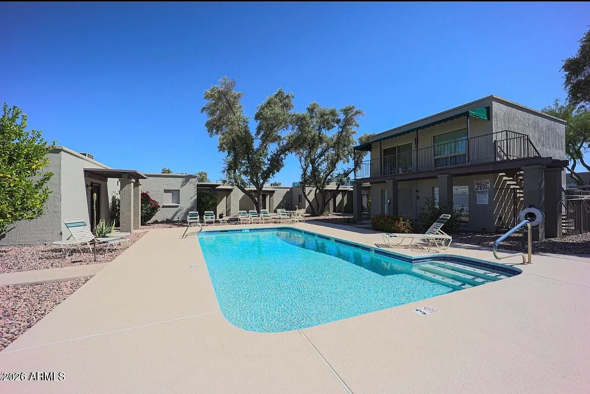 1 bed, 1.0 bath, 576 sqft, $2,000 — Photo 2