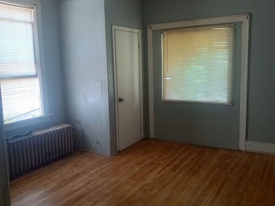 2nd image of 1853 Foster Ave