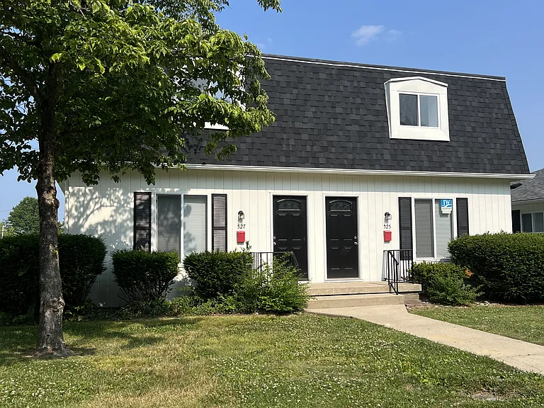 527 N Walnut St — Photo 2