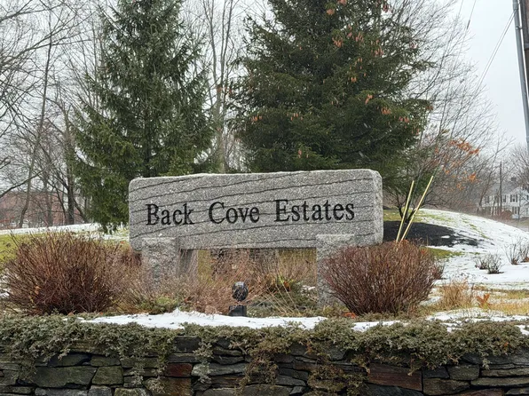 61 Back Cove Estate #61, Portland, ME 04103