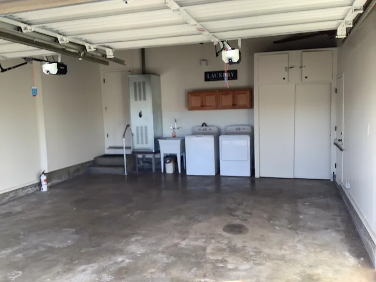 453 Leslie Ave — Photo 23