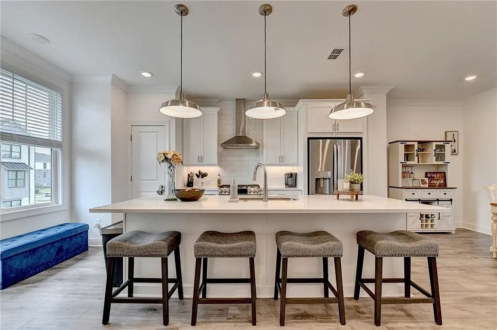 3 bed, 3.5 bath, 2070 sqft, $2,900 — Photo 3