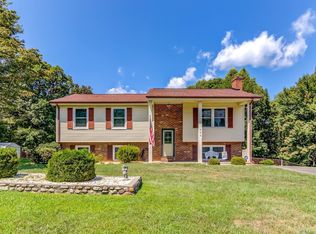 403 Knollwood Dr, Troutville, VA 24175