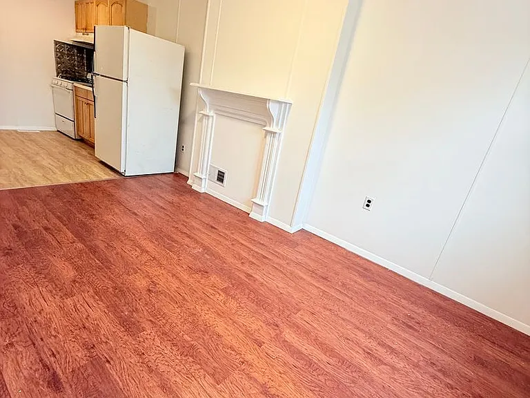 7 W 24th St #1 — Photo 15
