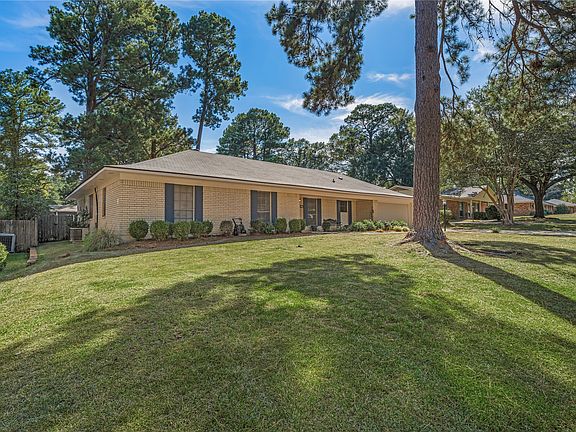 3rd image of 1027 Manor Pl