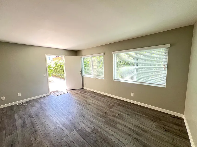 1412 Brockton Ave — Photo 4