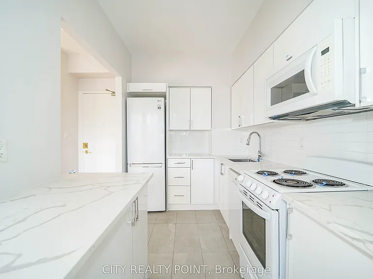 490 Eglinton Ave E #802 — Photo 4